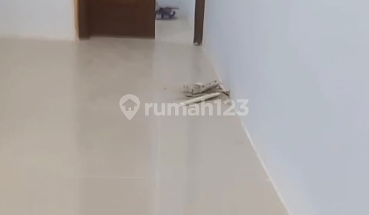 Rumah Shm Di Halte Busway Jelambar, Jl. Daan , Kota Jakarta Barat