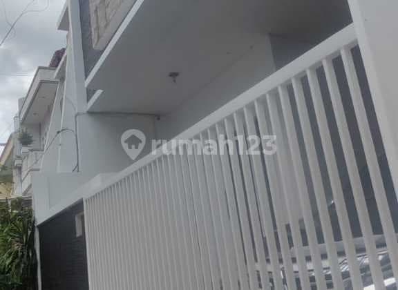 Rumah Muara Karang Sangat Strategis Siap Huni Bangunan250m2 .