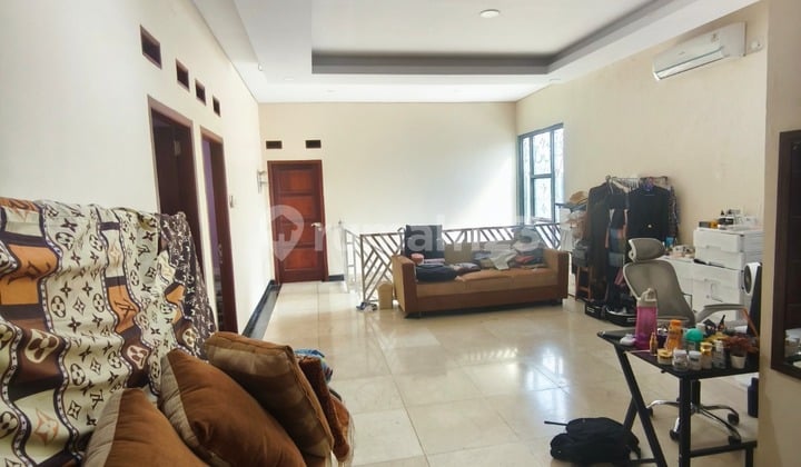 Rumah Asri Strategis di Cipayung Jakarta Timur Rumah Asri Strategis di Cipayung Jakarta Timur 5 Menit ke Tol Jorr, 10 Menit ke Tol Jagorawi