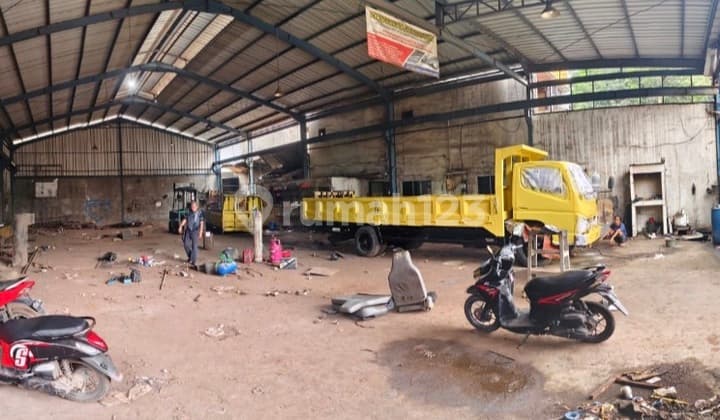 Gudang Lengkap Sangat Strategis Akses Kontainer 40 Feet di Narogong Bekasi 706 M² HGB