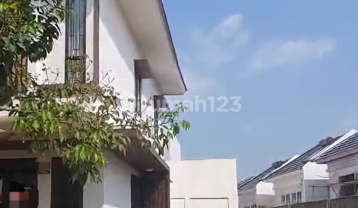 Rumah, SHM, di Sentul, 2 Lantai Bagus Siap Huni