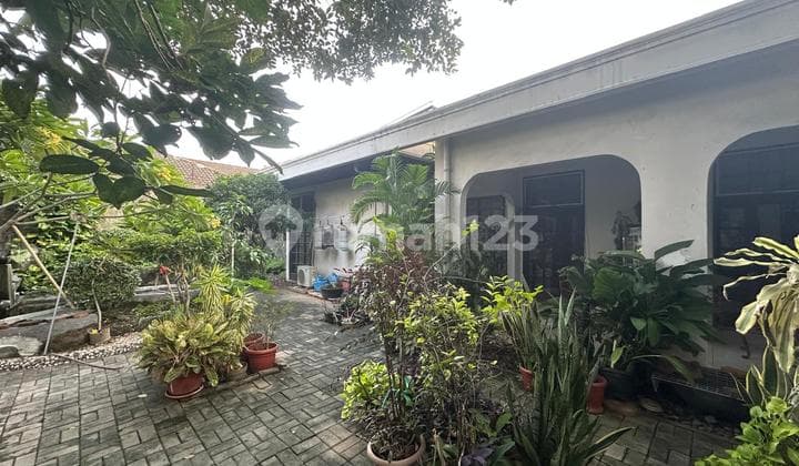 Dijual Rumah Tua di Kemanggisan Layak Pakai