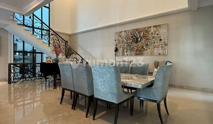 Strategic luxury house in Kebayoran Baru, South Jakarta FOR SALE immediately
