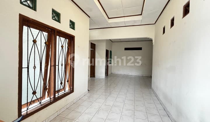 rumah di setiabudi 2 lantai strategis sekali ada 15 kamar kost di jual segera