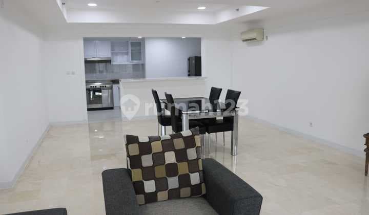 Golf Hill Comfortable Apartment for Rent Near Pondok Indah