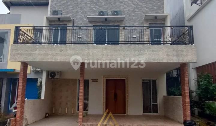Dijual Rumah Mewah 2.5 Lantai Beverly Green Batam Center