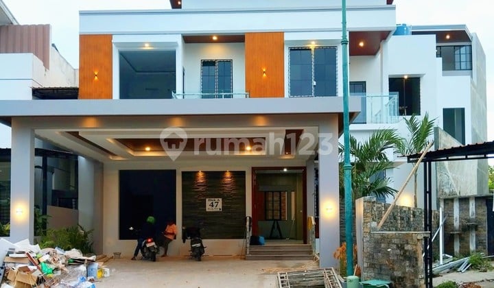 Beli Rumah Bonus Mobil Hrv Baru Rumah 2.5 Lantai Beverly Park Hook Hadap Timur