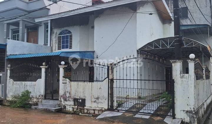Dijual Murah Rumah Hook di Seberang Sekolah Hu