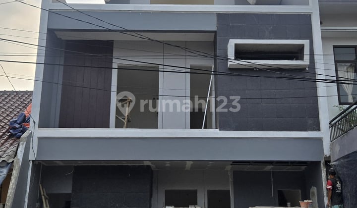 Dijual Rumah Baru murah 3 Lantai Villa MElati Mas Serpong Tangerang Selatan Siap Huni bangunan Mandiri yoy