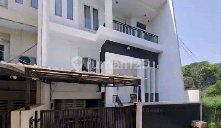 Pondok Indah, Rumah 2.5 Lantai, Siap Huni, Semifurnished,