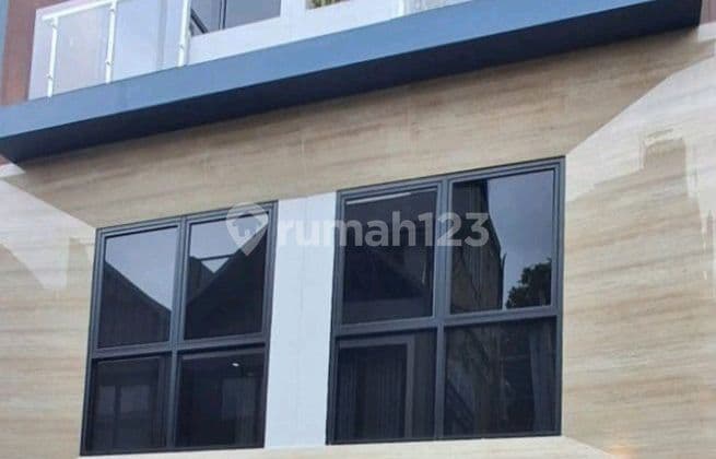 Rumah 3 Lantai, SHM, Baru,Hadap Utara, Strategis