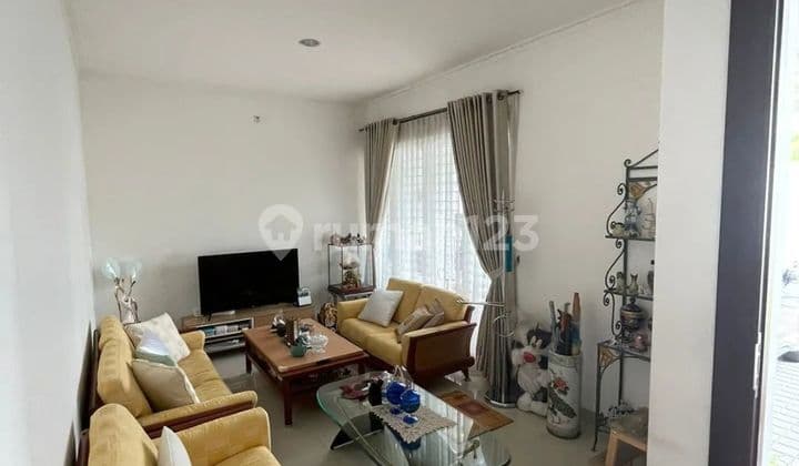 Siap Huni, Strategis, Rumah 2 Lantai, Shm, Bagus,hadap Utara