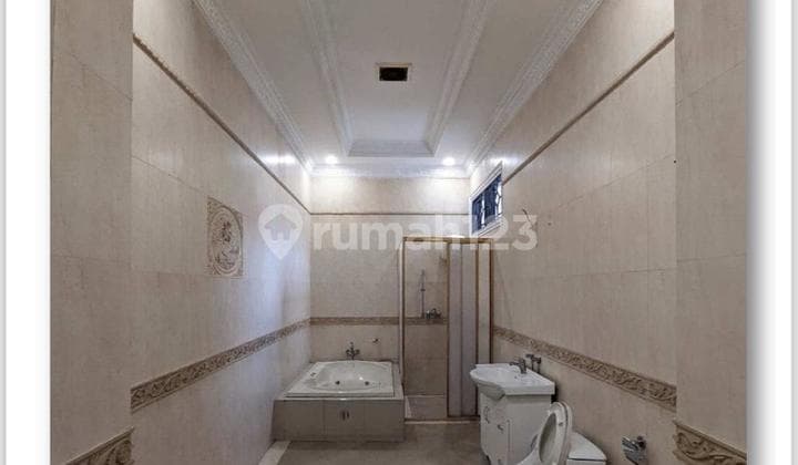 Rumah Bagus Unfurnished SHM di Menteng, Jakarta Pusat