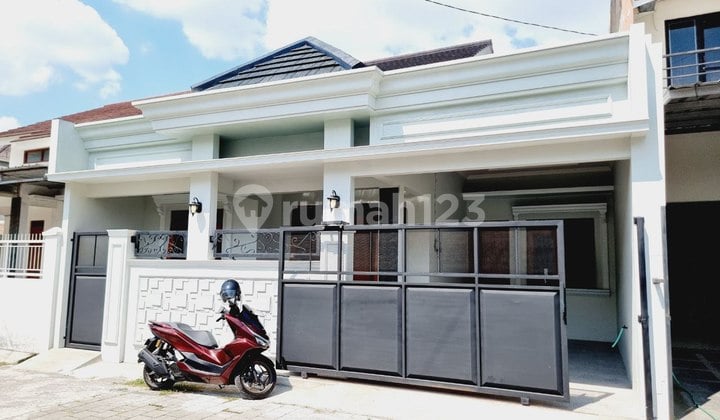 Hot List Rumah Cantik 1 Lantai Semi Klasik Modern di Cluster One Gate Gentan