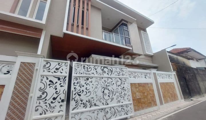 Rumah Mewah ModernTengah Solo Kota Dekat Solo Paragon Mall