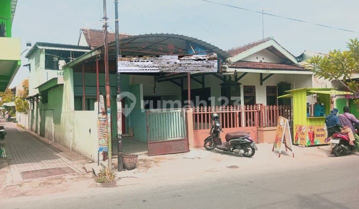 Rumah Plus Ruang Usaha Aktif