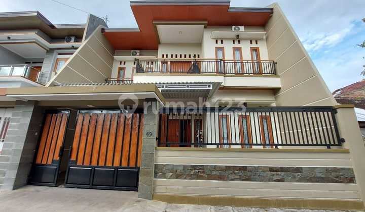 Rumah Bagus Modern 2 Lantai Akses Lebar Dekat Manahan & Exit Tol