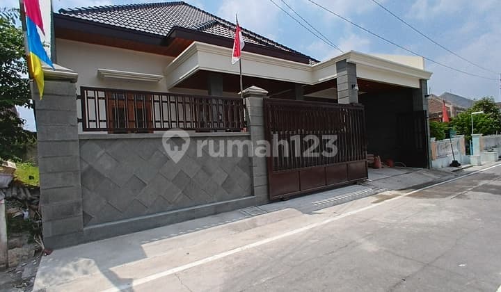 Rumah Baru Mewah 1 Lantai Luas Tanah 280 M² Lokasi Strategis Hanya 4 Menit Ke Stadion Manahan Solo (finishing)