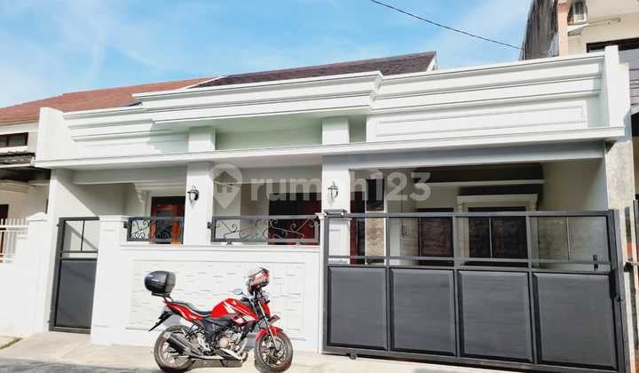Beautiful Semi-Classic Modern Cluster House Only 3 Minutes to Luwes Gentan