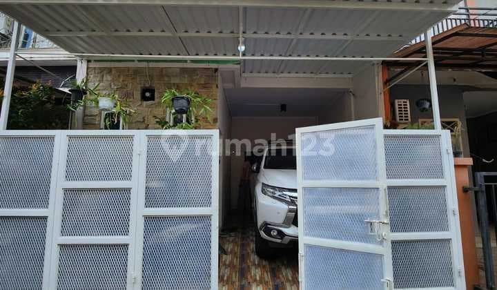 Ready-to-occupy house in Kav DKI, Pondok Kelapa, East Jakarta