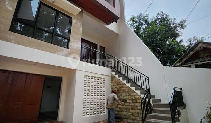 Rumah 3 Lantai Baru di Ragunan Jakarta Selatan