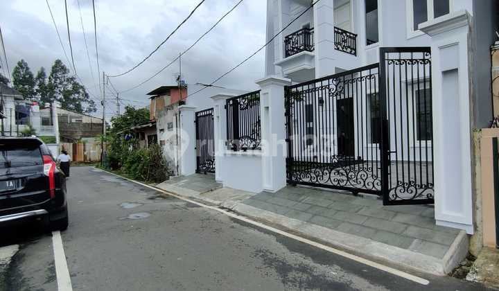 Rumah baru dalam komplek di Duren Sawit,Jakarta Timur