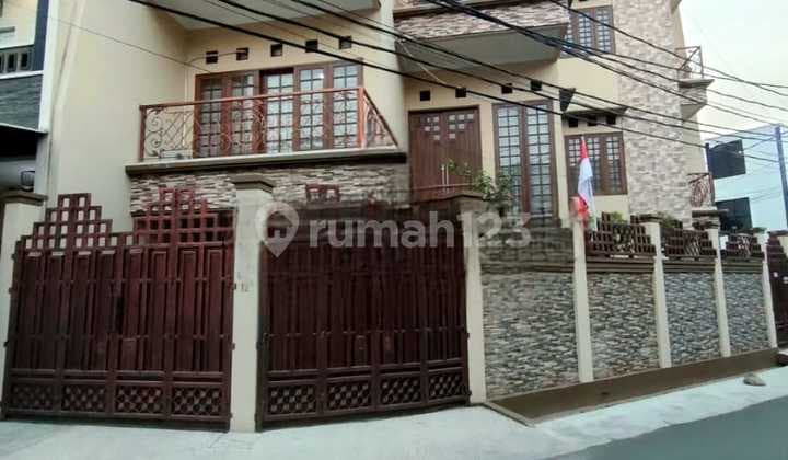 Rumah 3 lantai full furnish di Pondok Kelapa,Jakarta Timur