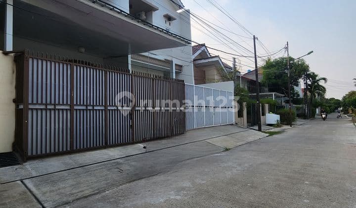 Rumah Dalam Komplek Akses Lebar di Pondok Bambu,Jakarta Timur