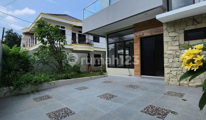 Rumah Mewah Baru Siap Huni di Duren Sawit,Jakarta Timur