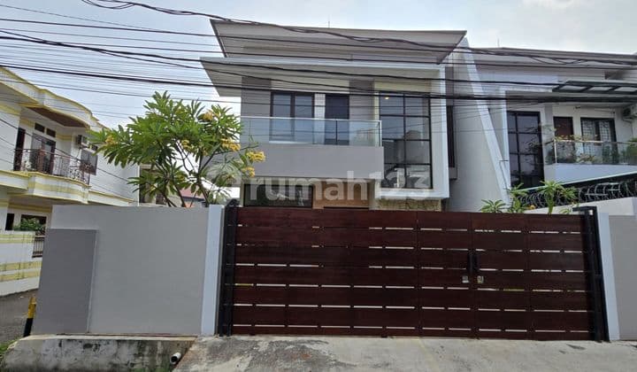 Rumah Baru Siap Huni Hook di Duren Sawit,Jakarta Timur