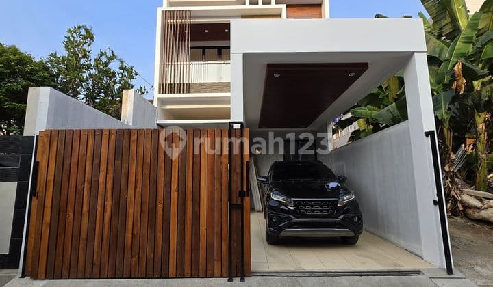 Rumah Baru Dalam Komplek Halaman Luas di Duren Sawit Jakarta Timu