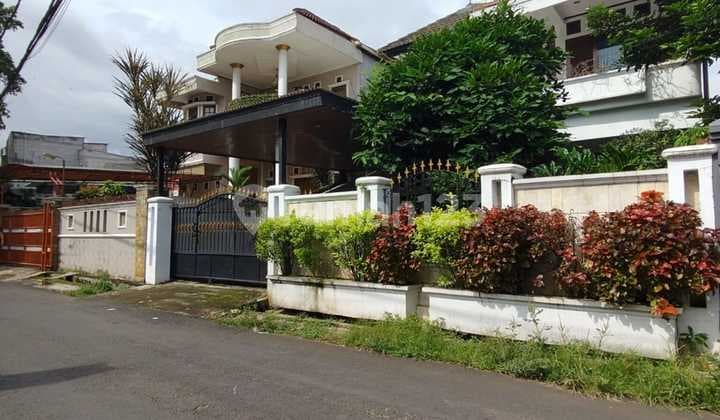Rumah Rapi Terawat di Komplek Bukit Permai Cibubur Jakarta Timur