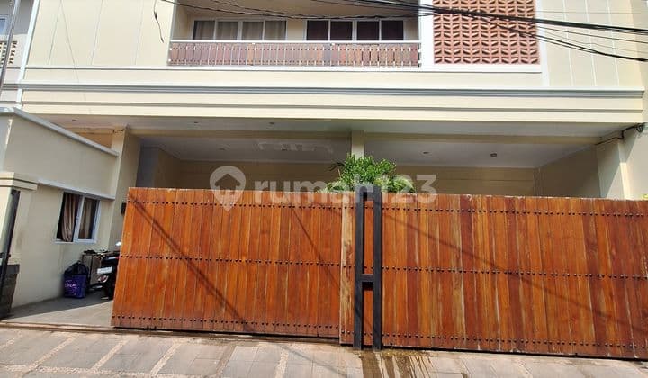 Rumah Siap Huni Dngan Private Pool Di Cempaka Putih Jakarta Pusat