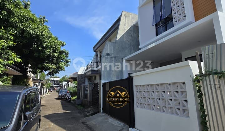 Rumah Baru Dalam Komplek Tenang Di Pondok Bambu Jakarta Timur