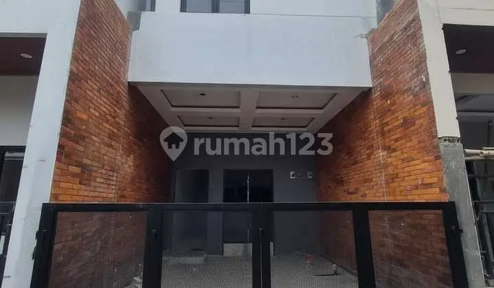 Rumah Baru 3 Lantai di Utan Kayu Matraman Jakarta Timur