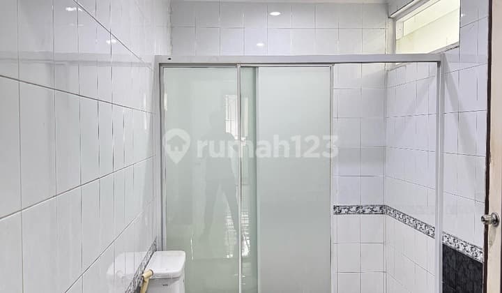 Rumah Bagus Semi Furnished SHM Daan Mogot Baru, Jakarta Barat
