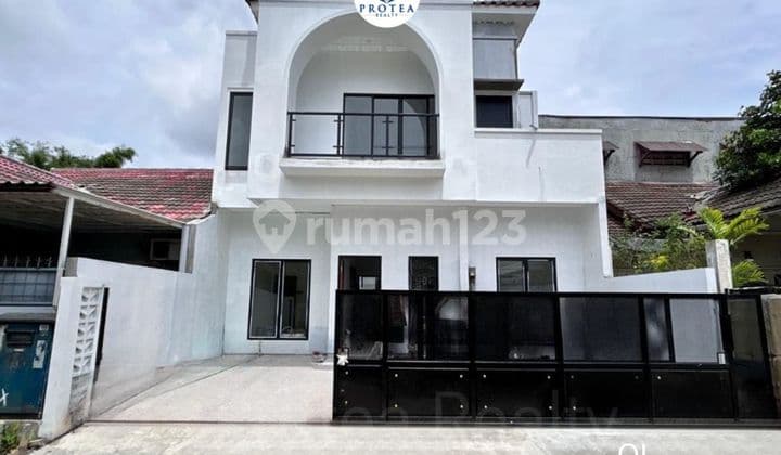 Rumah 2 Lantai Bergaya Minimalist Modern di BSD.