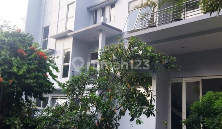 Rumah Nyaman Di Taman Telaga Golf, Serpong, Bsd