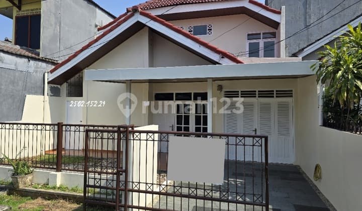 Rumah di Lokasi Strategis dan Siap Huni di Pamulang Permai 1 Blok.ax