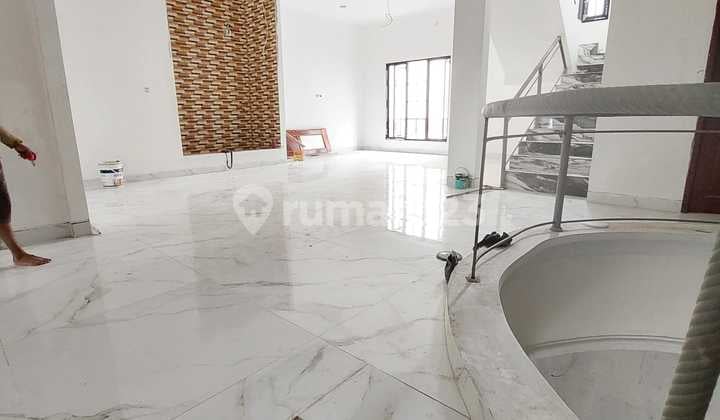 Rumah 3 Lt. Kedoya Raya Cocok Untuk Restoran Kantor Lokasi Ok