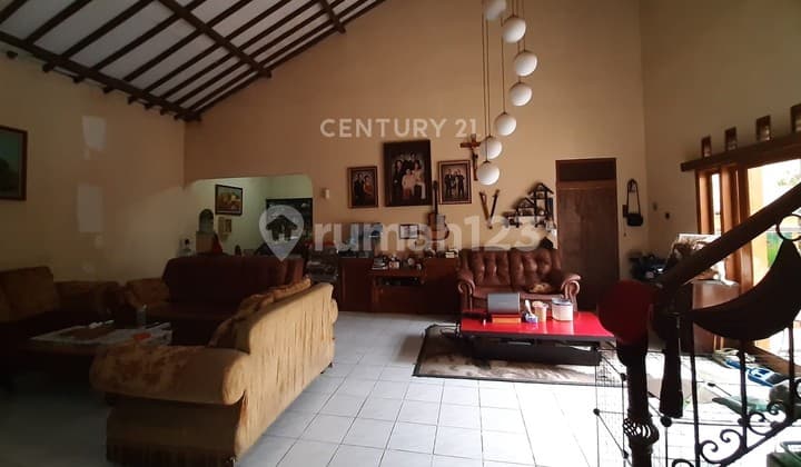 Rumah Asri dengan Taman Terawat Batu Indah Bandung