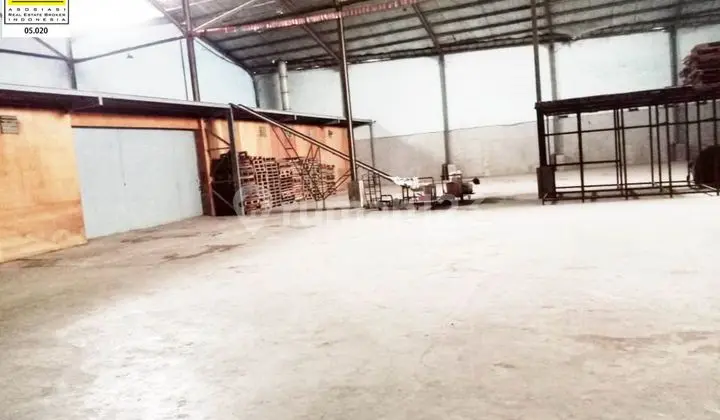 Gudang Luas Lokasi Tengah Kota di Cibolerang Bandung