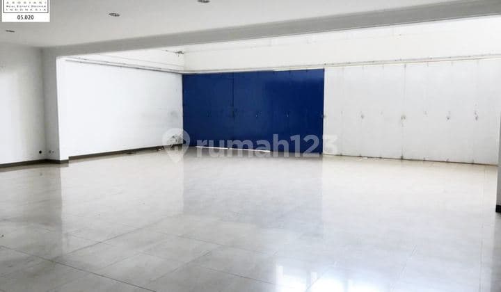 Recommended Ruang Usaha 3 Lantai Ex Showroom Hitung Tanah di Setiabudi Bandung
