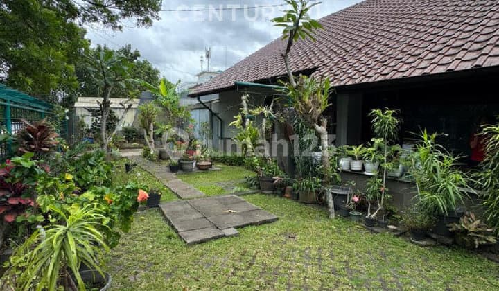 Rumah Besar Cocok untuk Cafe Kostan atau Usaha Sayap Pahlawan