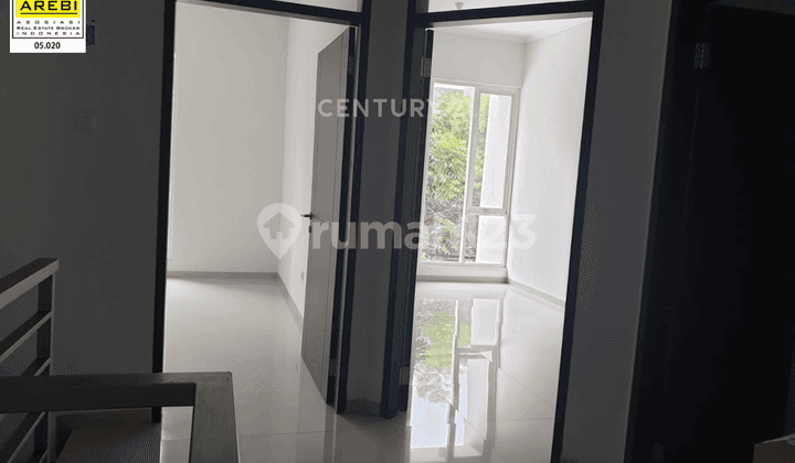 Limited Stock, Strategic Residence in Mekar Wangi Bandung For Sale at Low Price