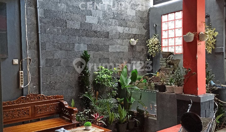 Rumah Cantik Menarik di Taman Cibaduyut Indah Bandung