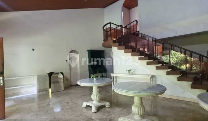 Rumah untuk usaha Senayan Area