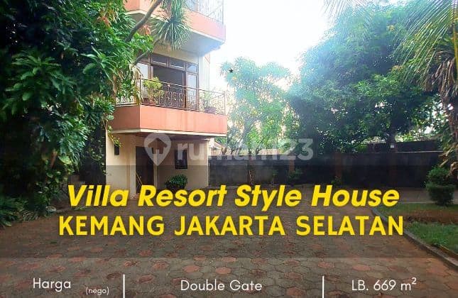 Rumah Villa Style di Kemang, Jakarta Selatan.