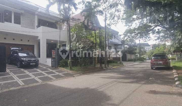 Disewakan Rumah Asri di Pondok Indah - Depan Taman
