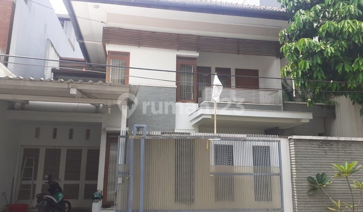 Dijual Rumah Nyaman Semi Furnished - Kebayoran Baru (Blok A)